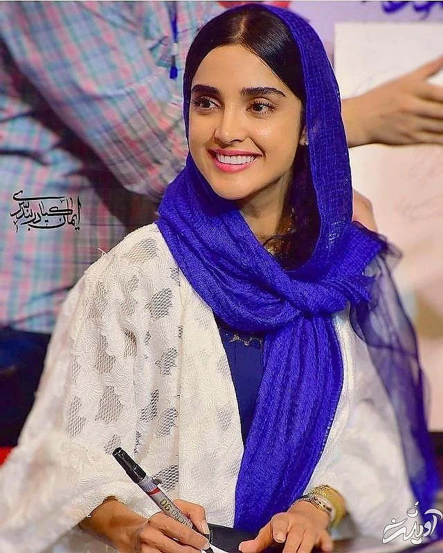 الهه حصاری بازیگر و مربی یوگا الهه حصاری